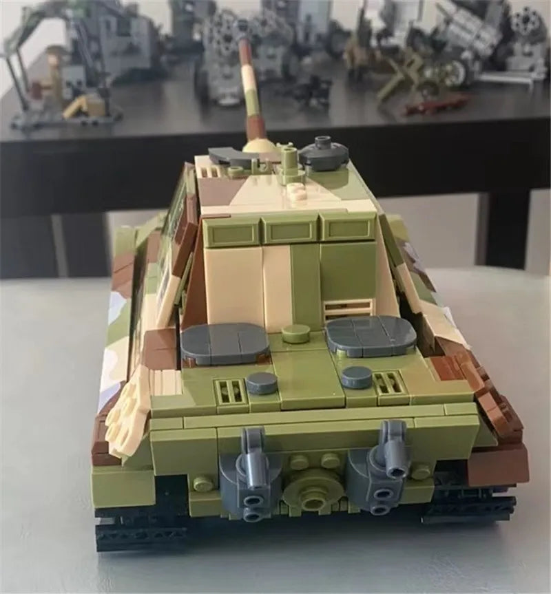 The Steel Monarch | 2-in-1 Heavy Armor (930 pcs)